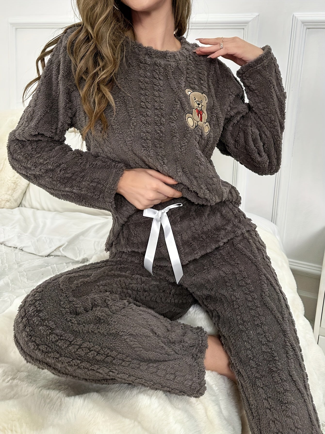[Plush | Velvet] Thickened Coral Velvet Plush Pajamas for Women - Long Sleeve Top with Round Neck, Pants Set, Cute Bear Embroidery Cartoon Warm Suit, Comfortable Casual Outfit for Autumn and Winter